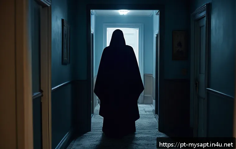 신비아파트 팬소설 추천 - A mysterious new ghost ally standing beside the original Shinbi Apartment characters in a dimly lit,...